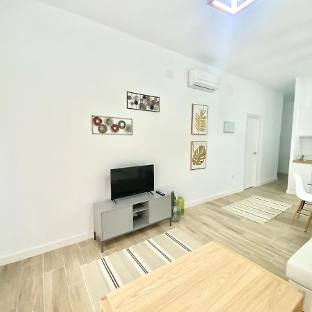 Appartamento Puente Praga Aparment Madrid Esterno foto