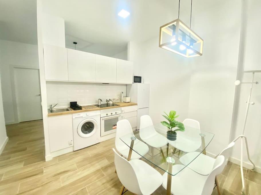 Appartamento Puente Praga Aparment Madrid Esterno foto