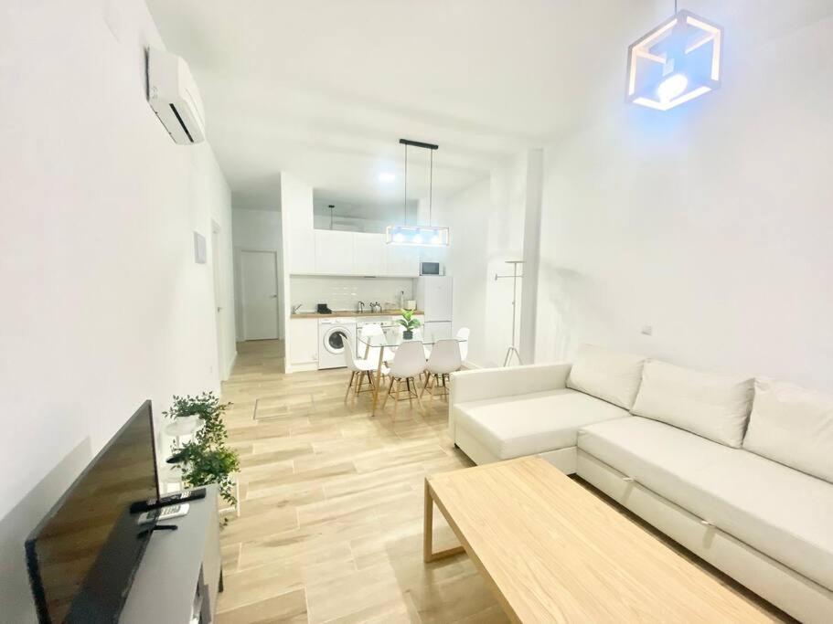Appartamento Puente Praga Aparment Madrid Esterno foto