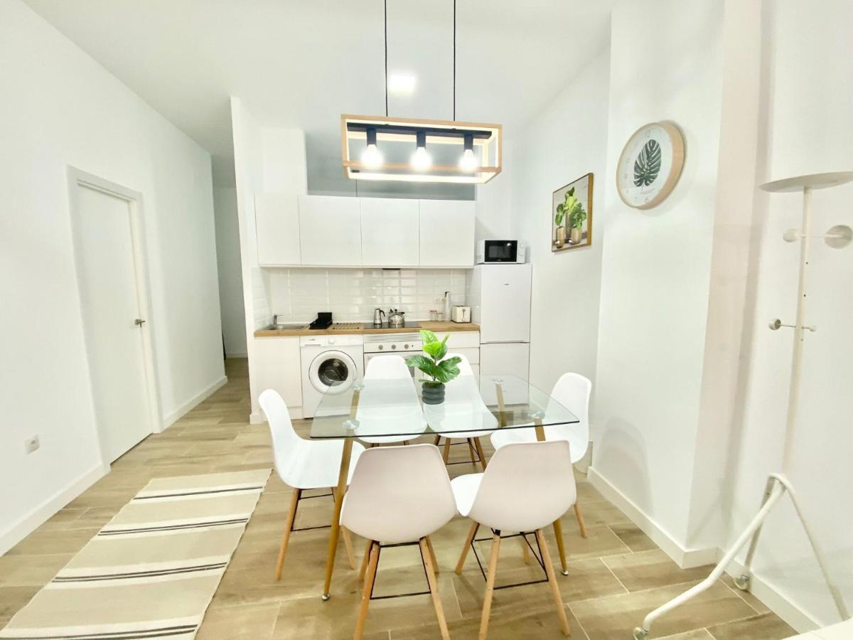 Appartamento Puente Praga Aparment Madrid Esterno foto