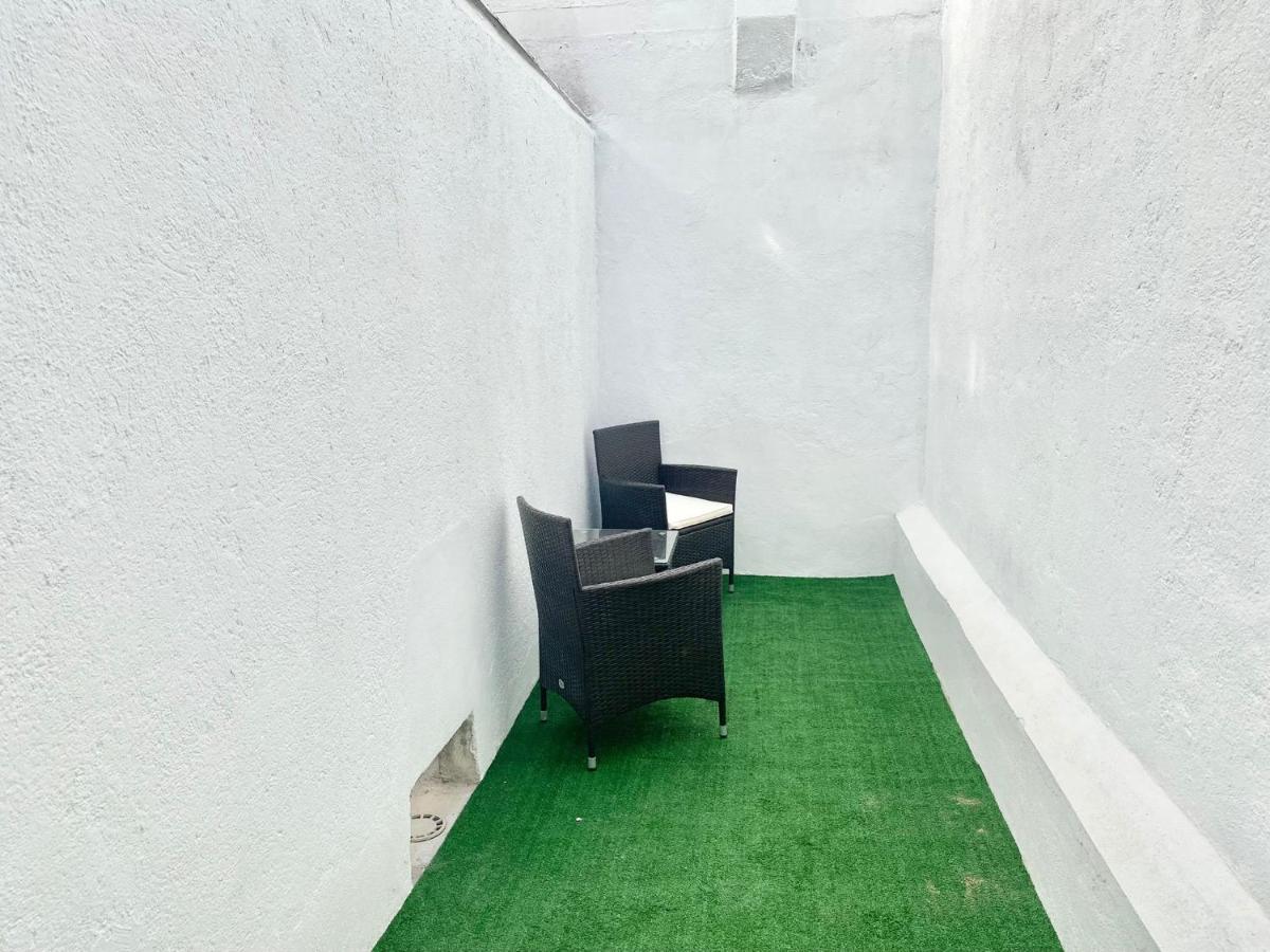 Appartamento Puente Praga Aparment Madrid Esterno foto