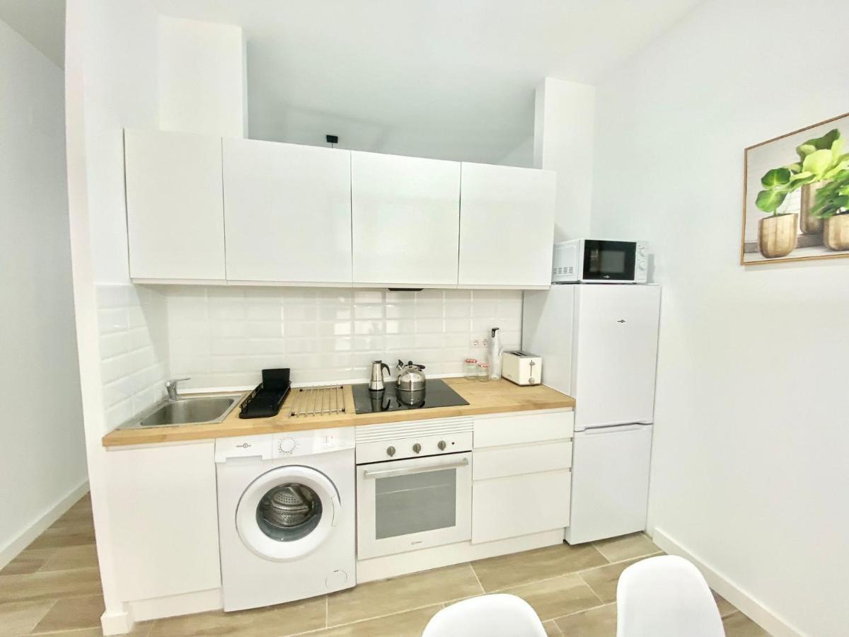 Appartamento Puente Praga Aparment Madrid Esterno foto