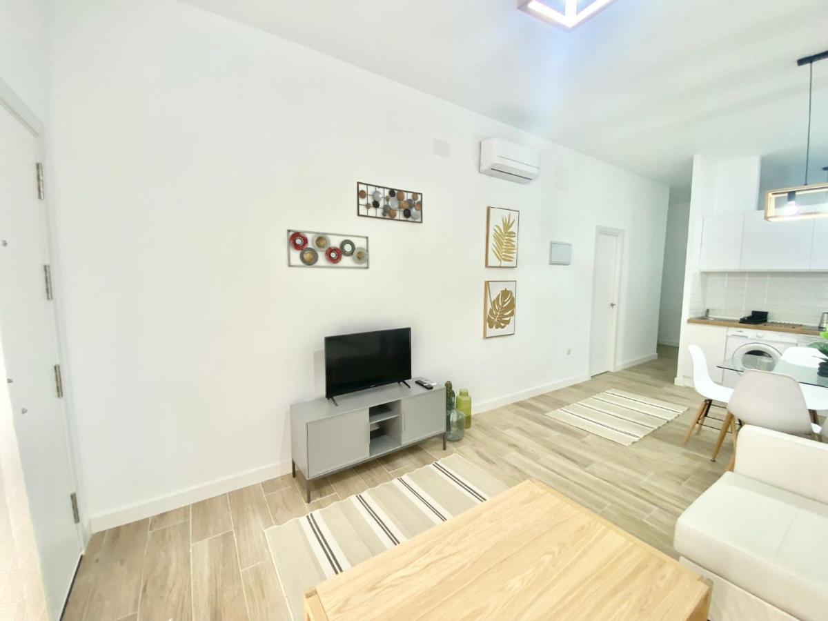 Appartamento Puente Praga Aparment Madrid Esterno foto