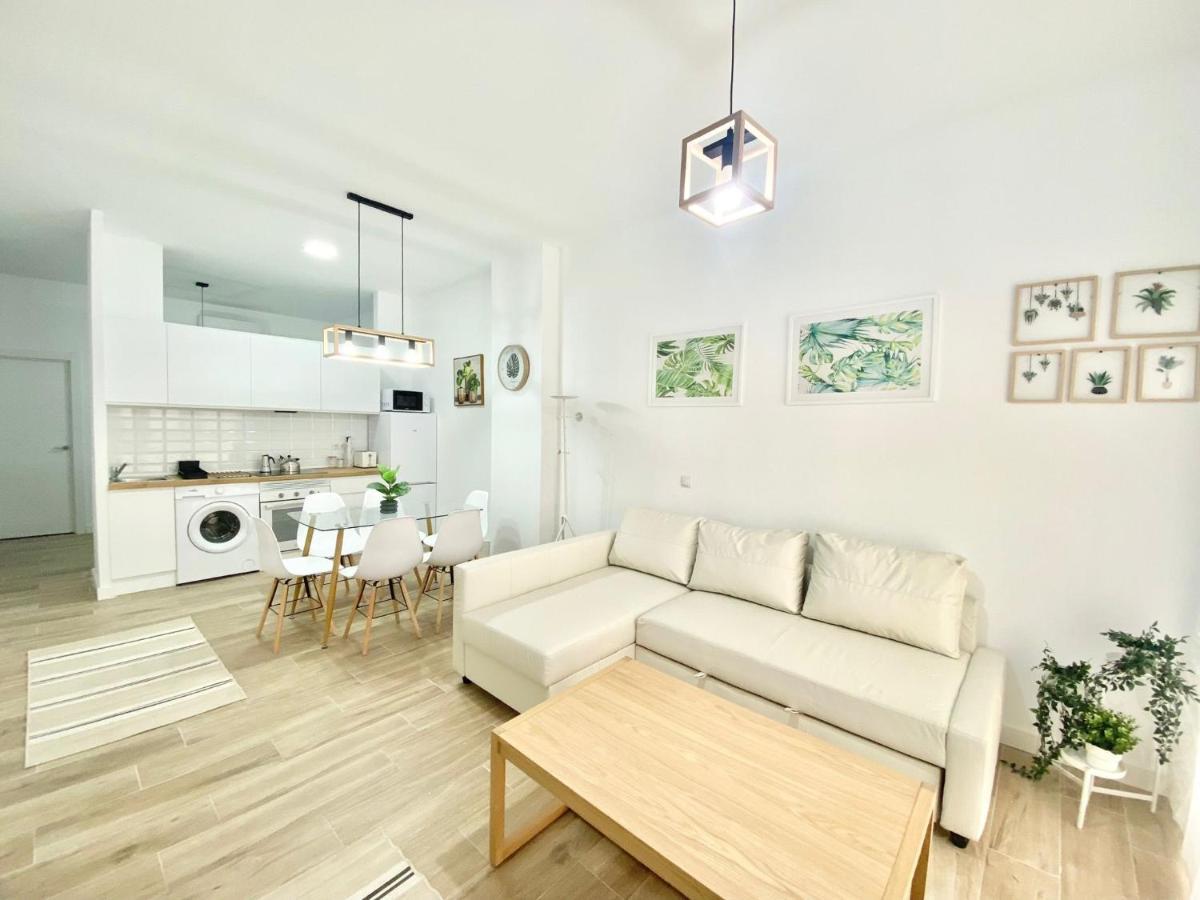 Appartamento Puente Praga Aparment Madrid Esterno foto